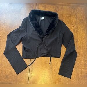 Divided Black Cropped Cardigan with Faux Fur Collar